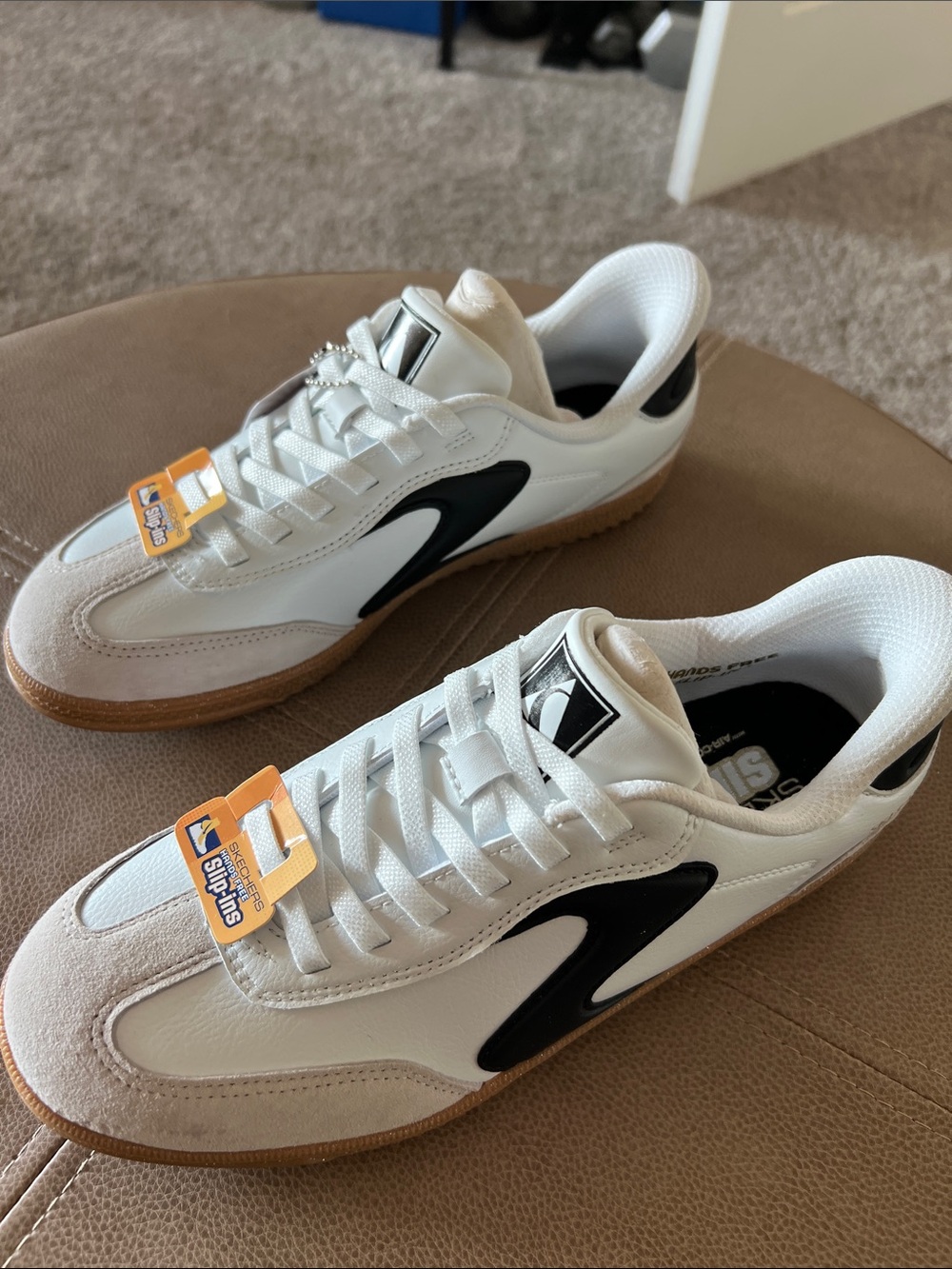 Skechers White and Black Women's Sneakers NWT size 7 - Picture 2 of 5